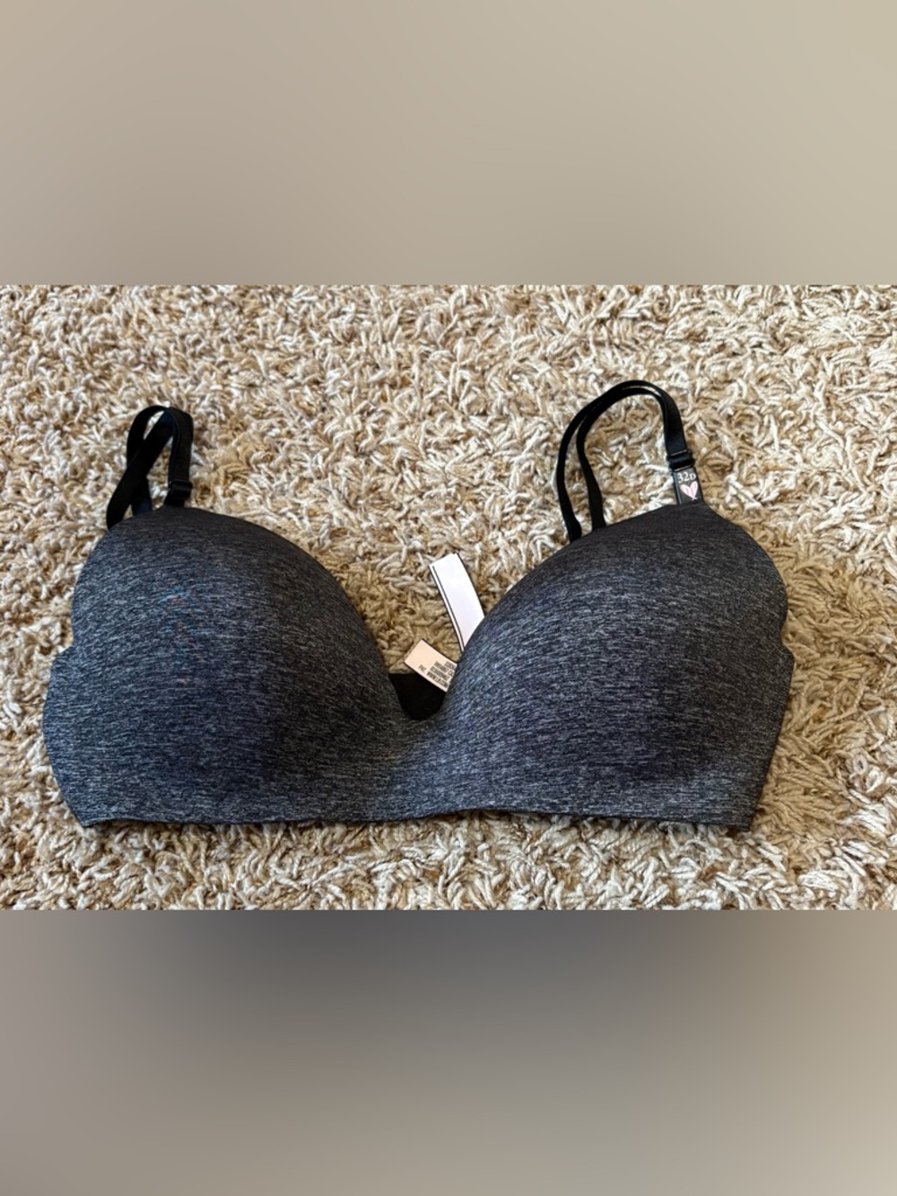 Victoria’s Secret lightly lined wireless t shirt bra size 32D NEW